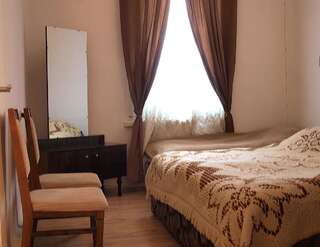 Отель Hotel Neli Telavi Телави Двухместный номер с 2 отдельными кроватями и ванной комнатой-1